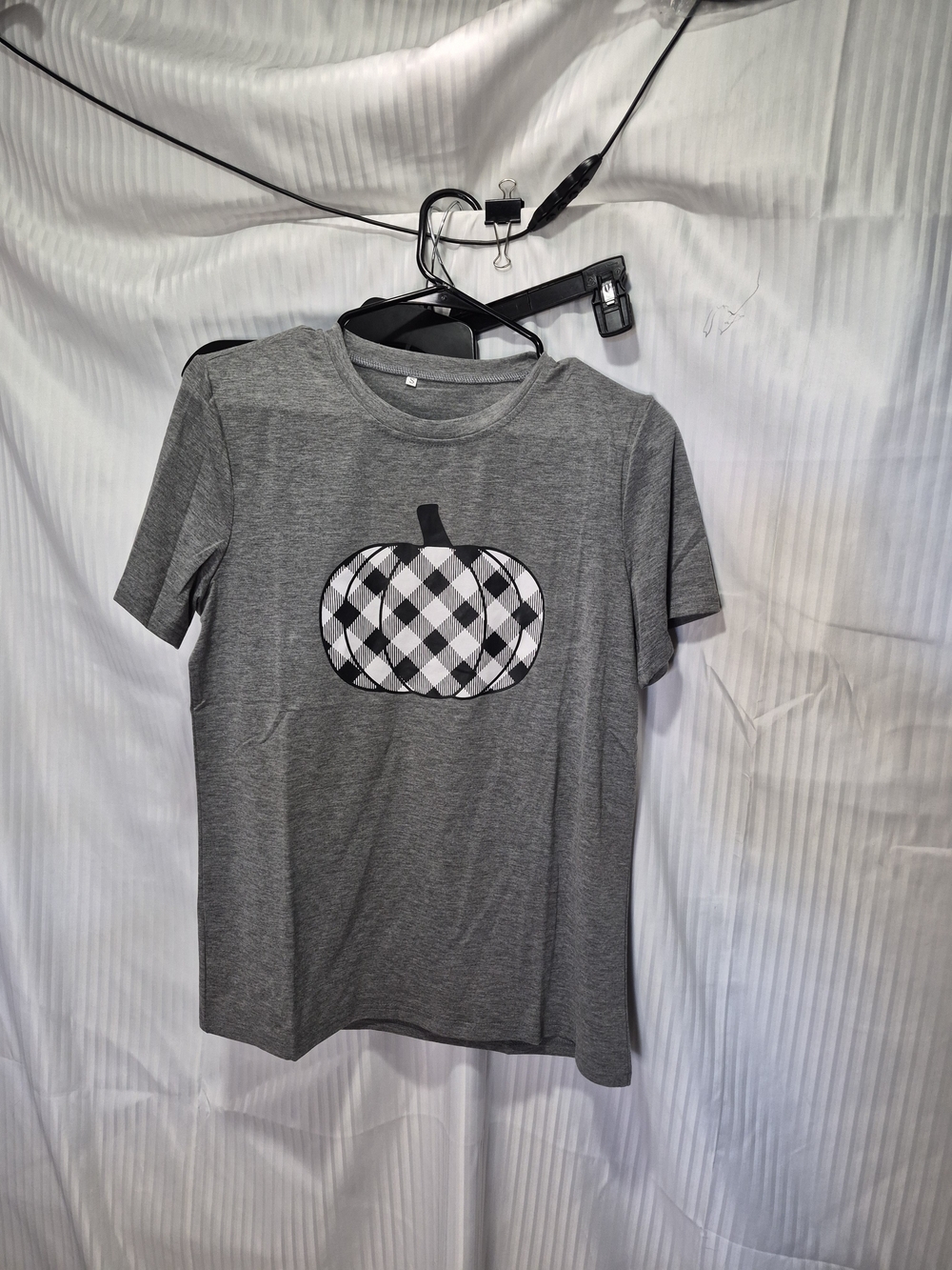 Womens Gray Plaid Pumpkin Short Sleeve Tee Size Small Nwot